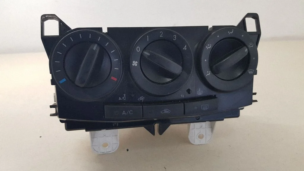 Panel sterowania klimatyzacją / nawiewem M1900CC43G09