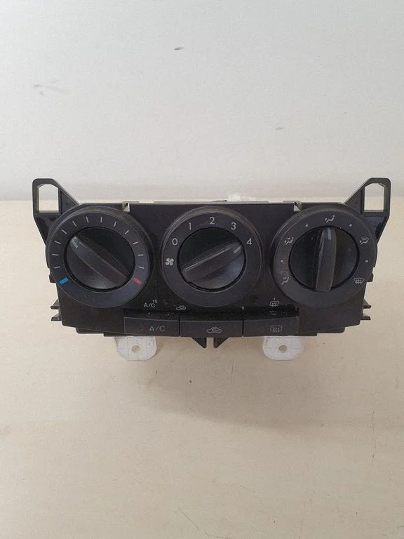 Gaisa kondicioniera/klimata/sildītāja vadības bloks (salonā) – Mazda 5 (2005-2010)