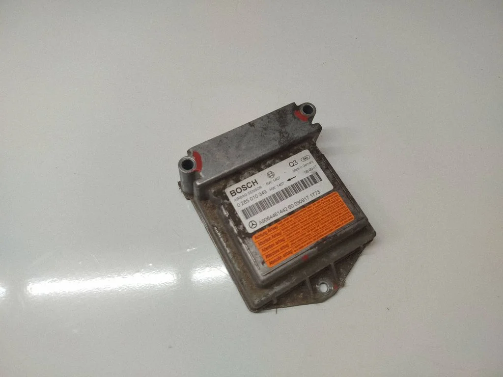 Airbag control unit/module – Mercedes-Benz Sprinter W906 (2006-2018)