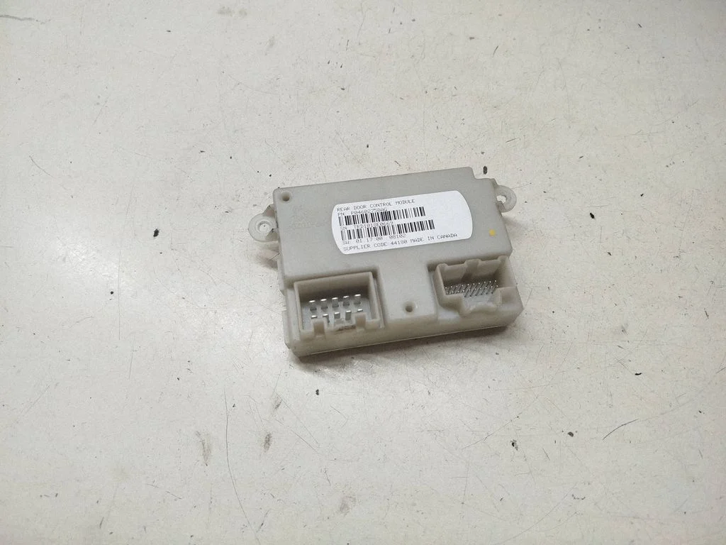 Ukseelektroonika juhtplokk – Chrysler Town & Country V (2008-2016)