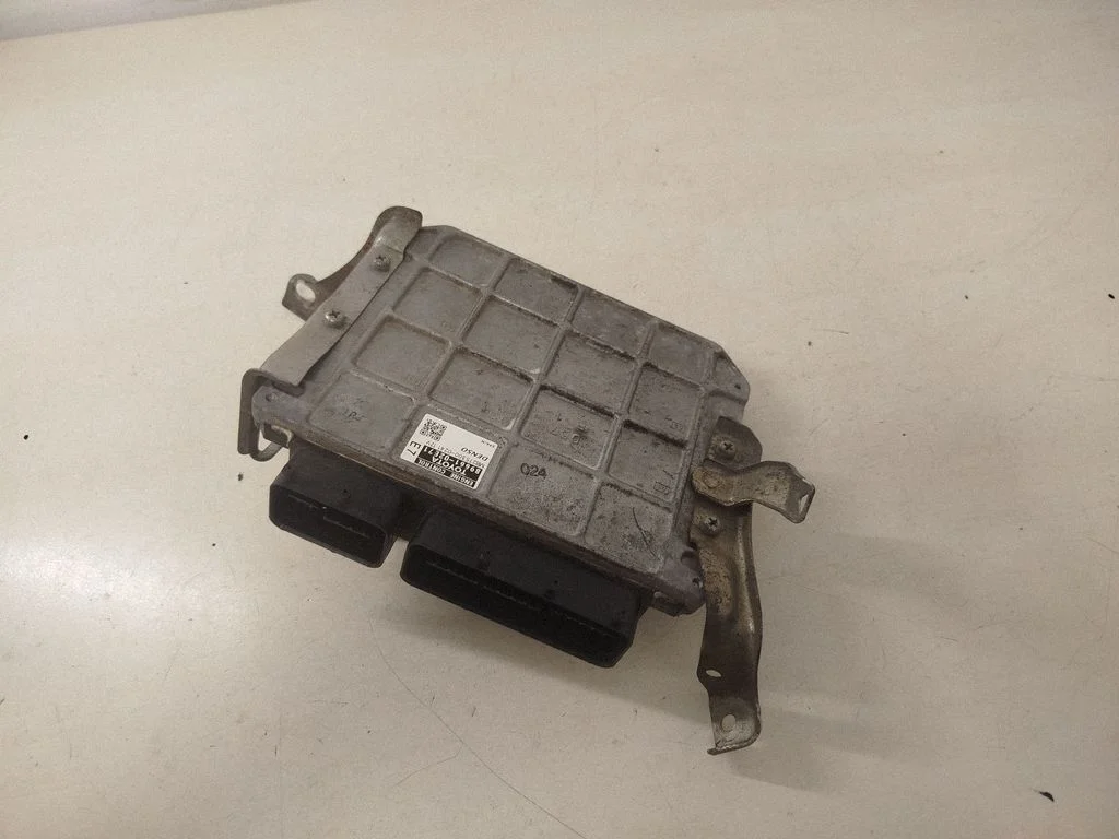 Dzinēja vadības bloks 8966102E71