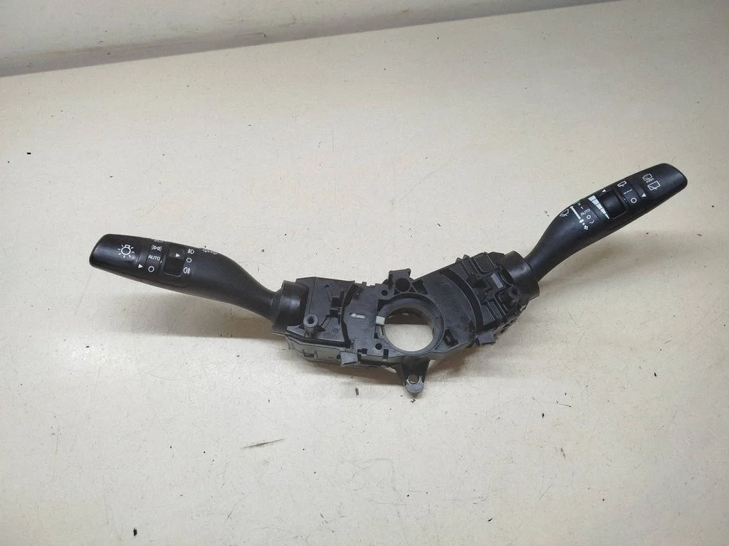 Wiper turn signal indicator stalk/switch