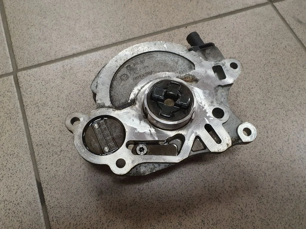 Vacuum pump 03L145207
