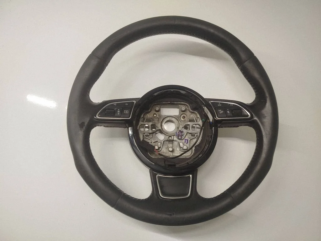 Steering wheel 611013700