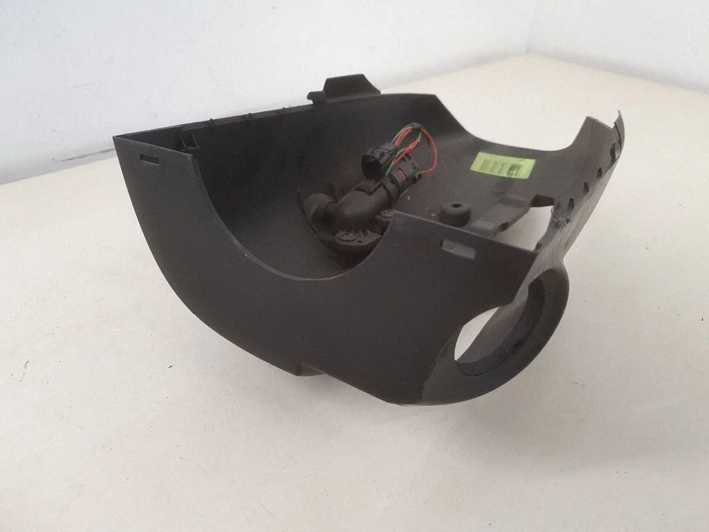 Steering wheel column trim AM213533B