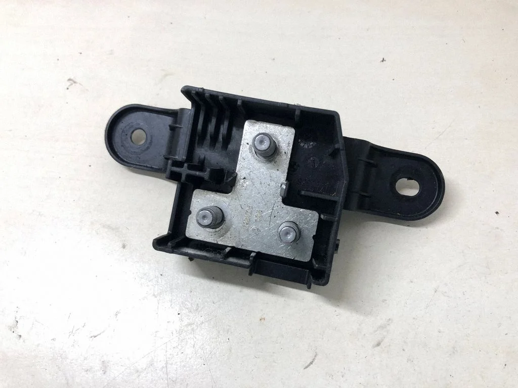 Plusa vadu savienojuma mezgls – BMW X5 F15 (2013-2017)