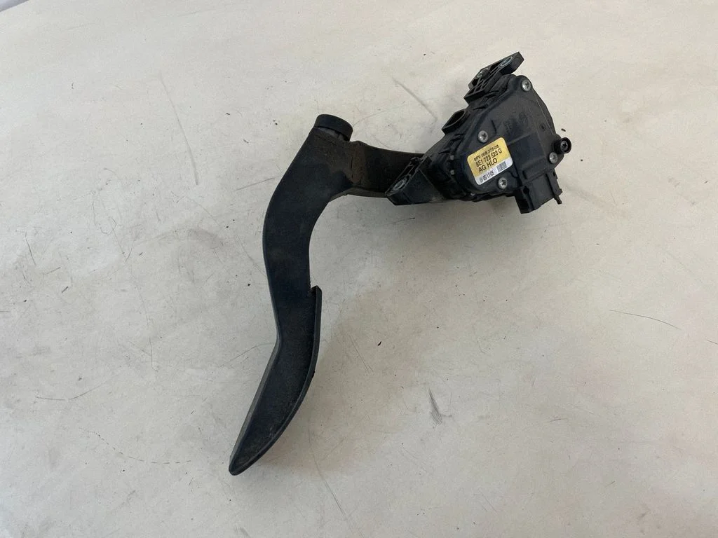 Gaasipedaal 8E1723523G