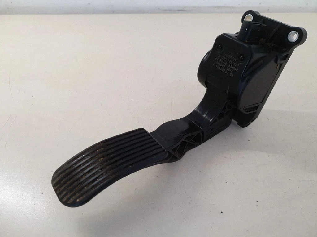Accelerator throttle pedal – Mercedes-Benz Vito Viano W639 (2003-2014)