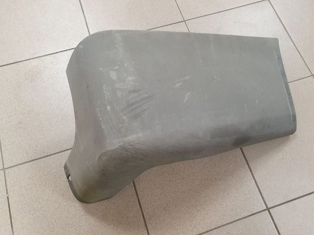 Kampinė galinio bamperio dalis