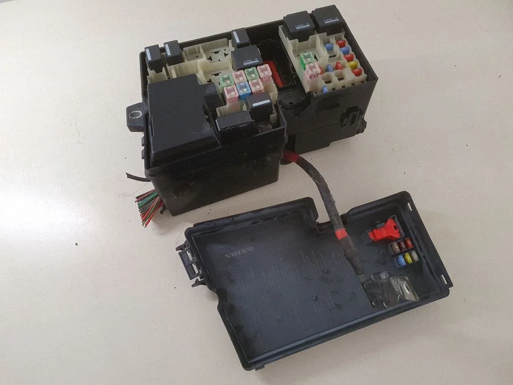 Fuse box set 30728347 – Volvo C30 (2007-2010)
