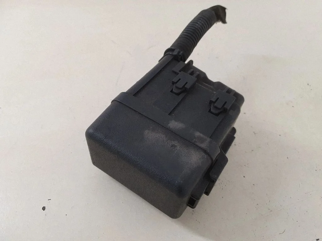 Fuse module – Toyota Avensis T270 (2009-2012)