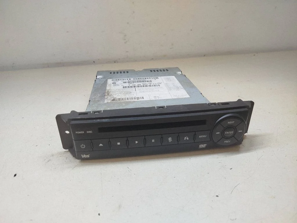 Radio/CD/DVD/GPS head unit – Chrysler Town & Country V (2008-2016)