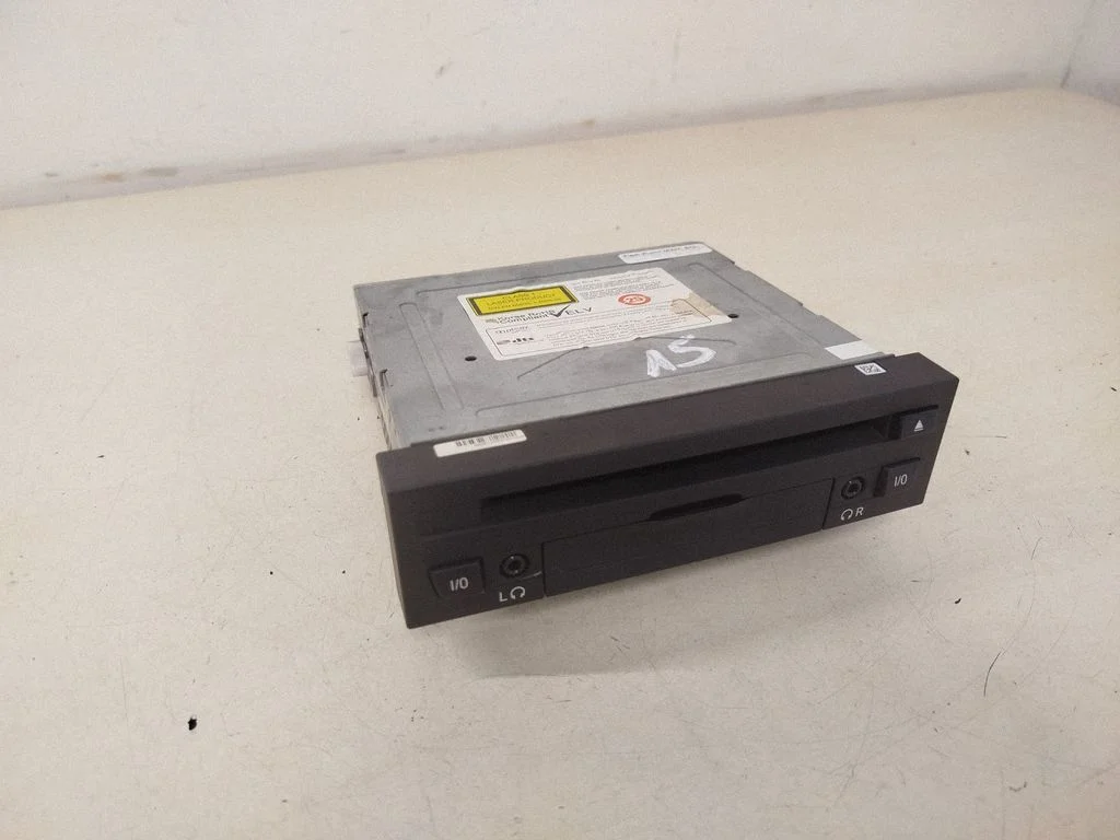 Radio/CD/DVD/GPS head unit 9257027