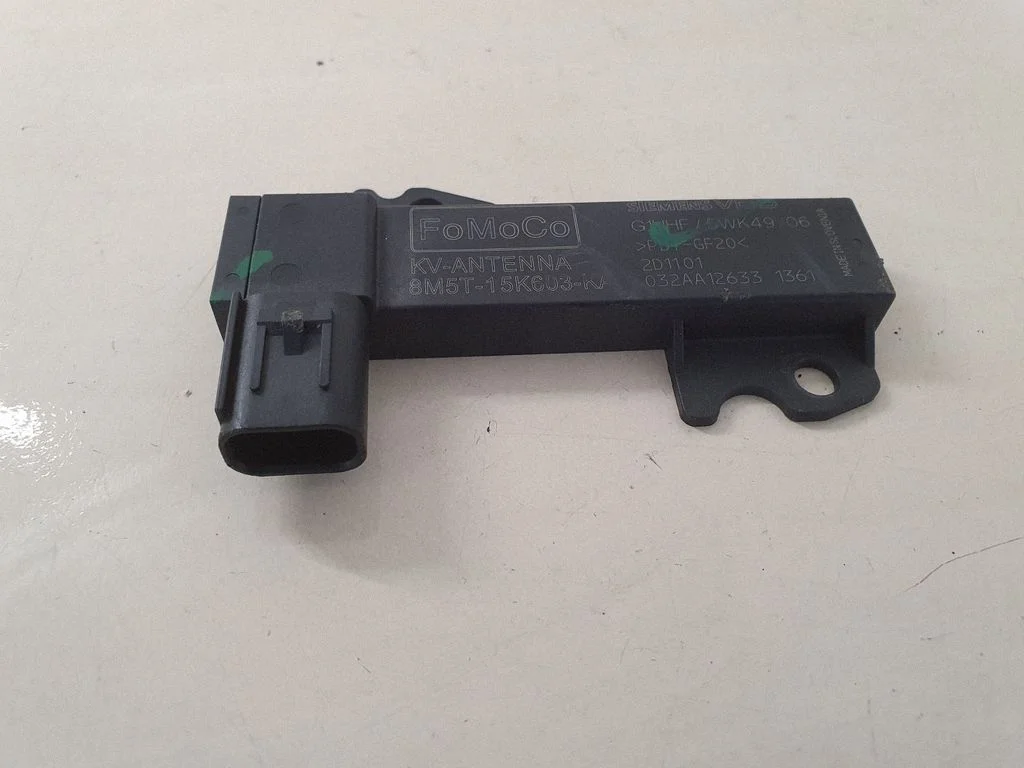 Aerial antenna amplifier 8M5T15K603KA