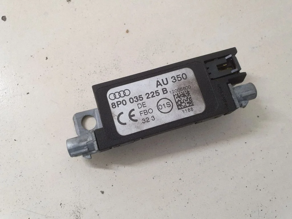 Antenas pastiprinātājs 8P0035225B