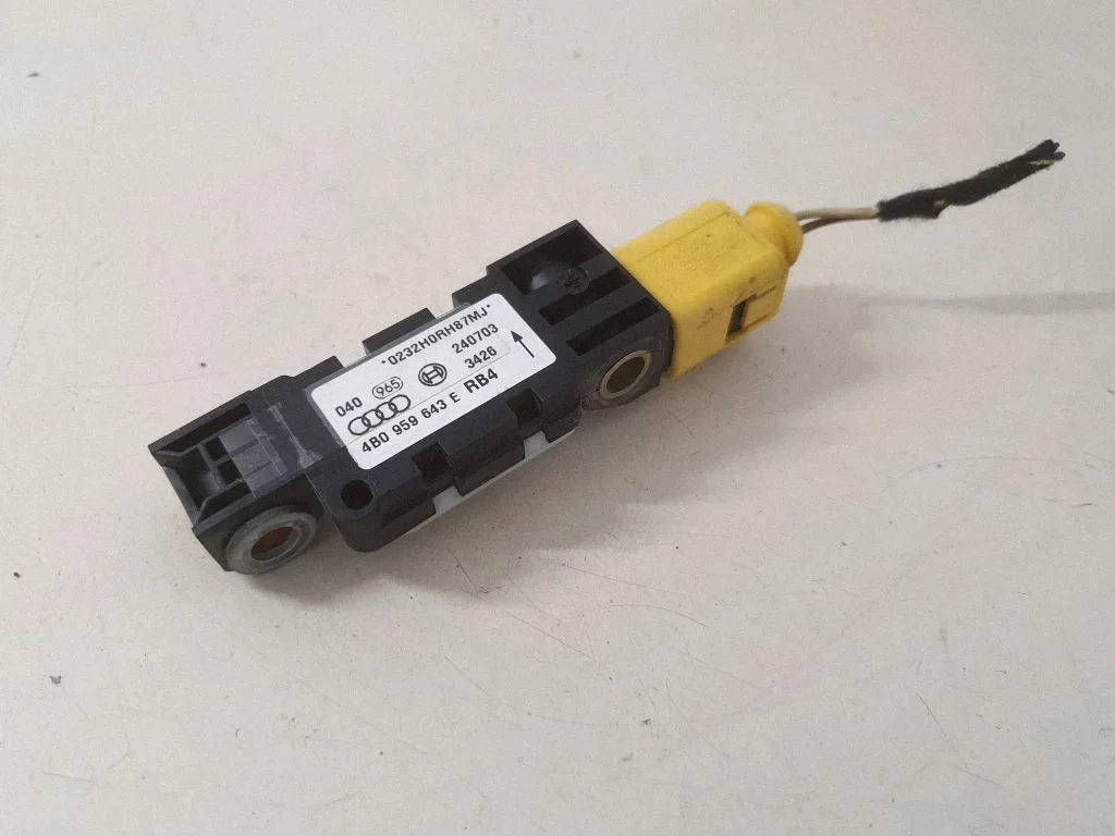 Drošības spilvenu trieciena sensors 4B0959643E