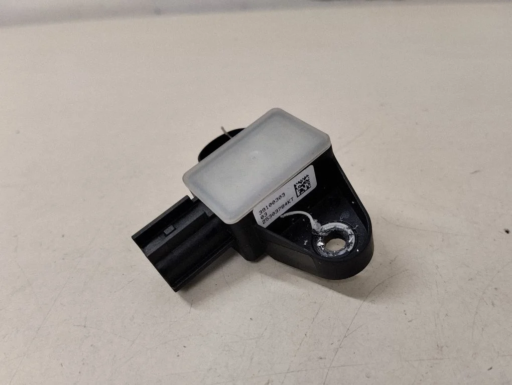 Airbag deployment crash/impact sensor – Skoda Superb B6 (3T) (2008-2015)