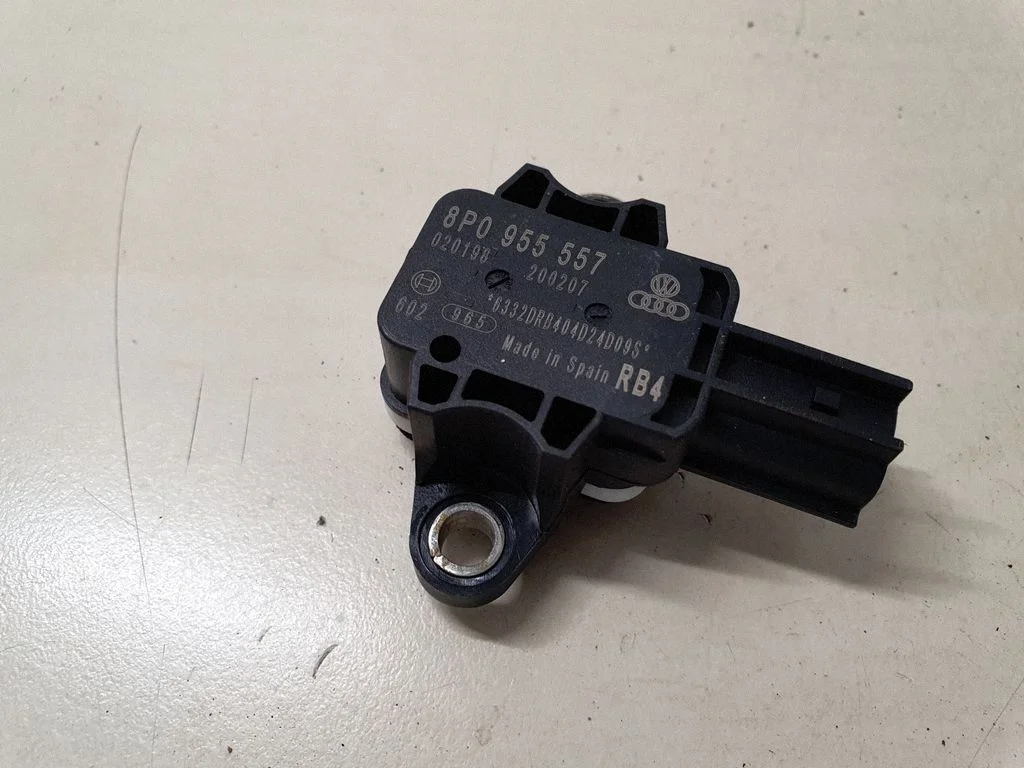 Drošības spilvenu trieciena sensors 8P0955557