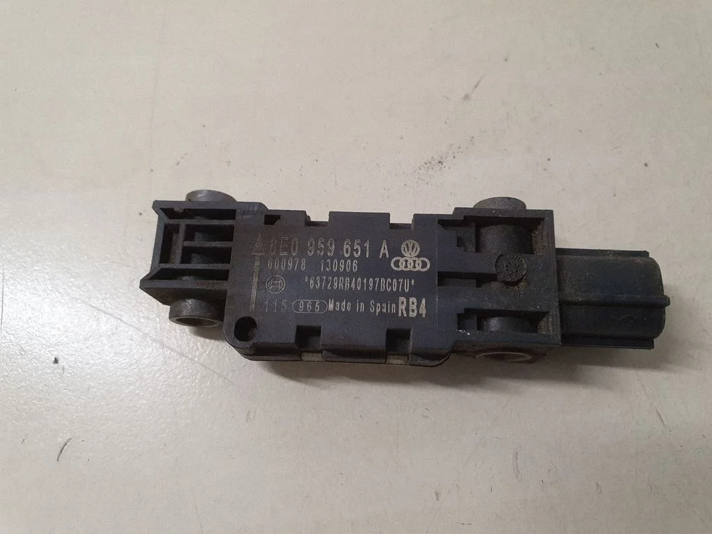 Turvapadja löögiandur 8E0959651A