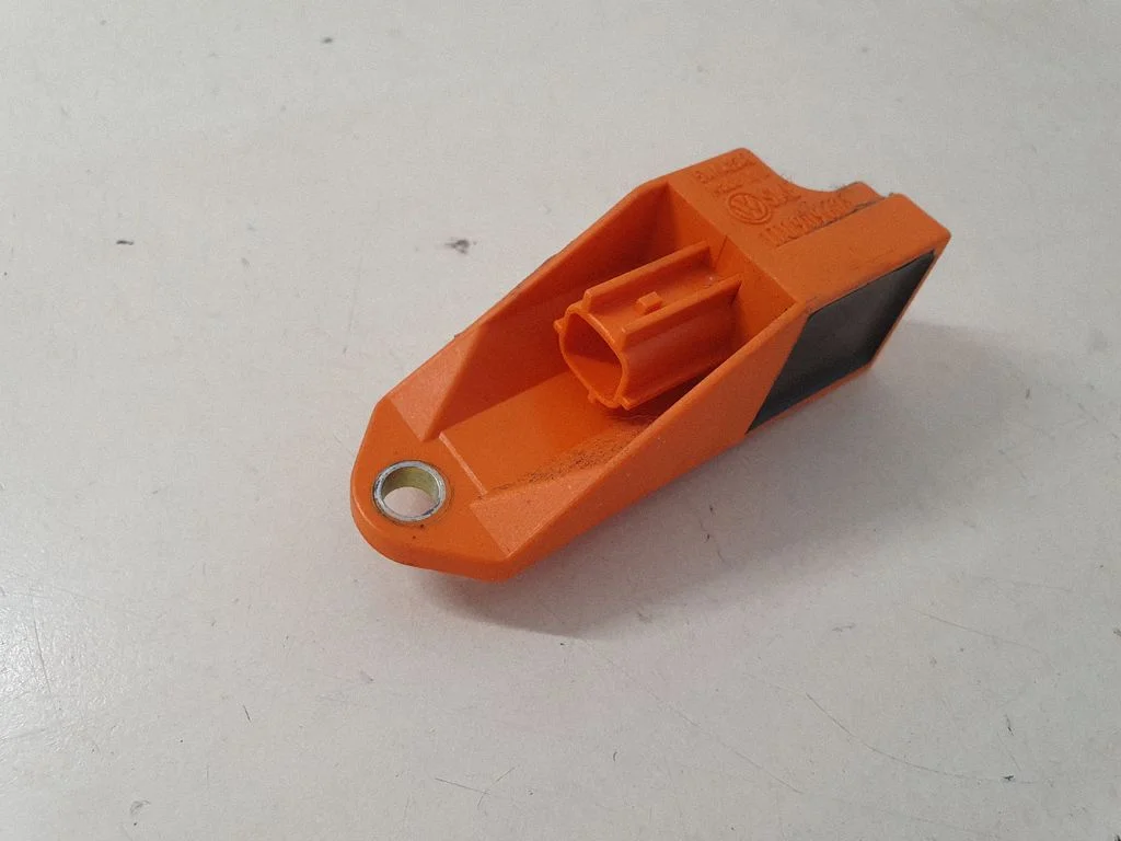 Drošības spilvenu trieciena sensors 1T0909606
