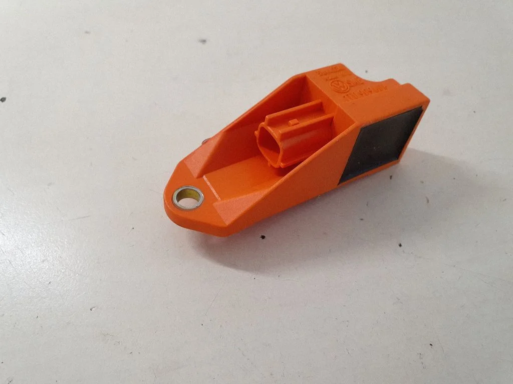 Drošības spilvenu trieciena sensors 1T0909606