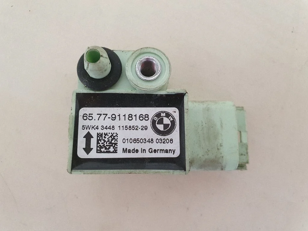 Drošības spilvenu trieciena sensors – BMW 5. sērija E60 E61 (2004-2010)