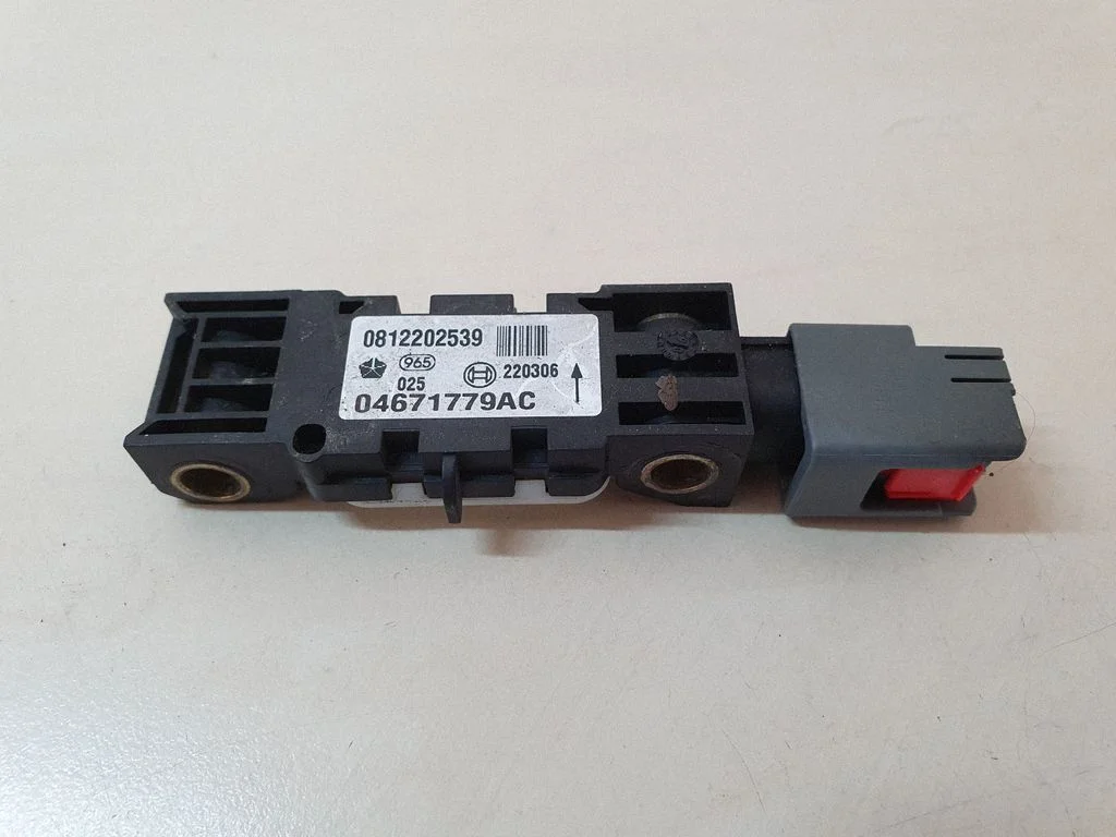 Drošības spilvenu trieciena sensors 04671779AC