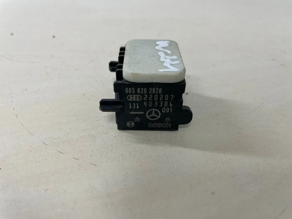 Airbag deployment crash/impact sensor – Mercedes-Benz S-Class W221 (2005-2013)