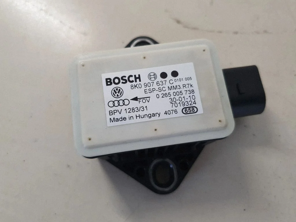 ESP (stabilitātes sistēmas) sensors (paātrinājuma sensors) 8K0907637C