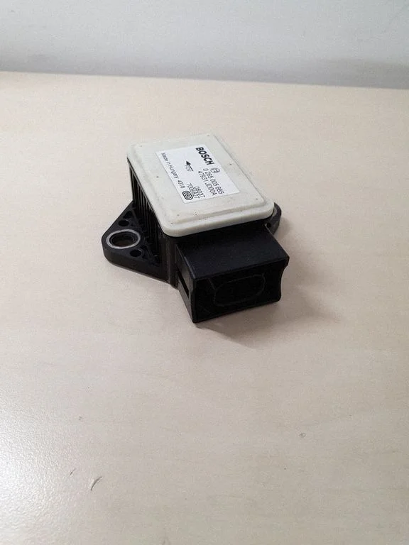 ESP acceleration yaw rate sensor – Nissan Qashqai+2 (2008-2010)