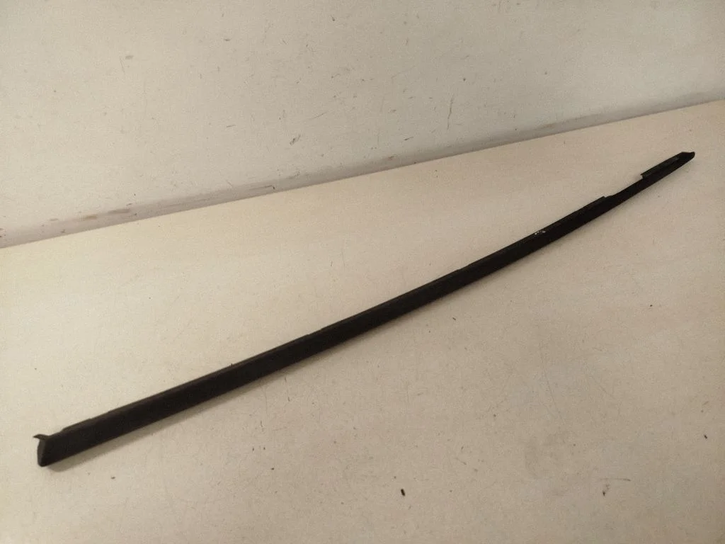 Windshield trim 8V5854328A