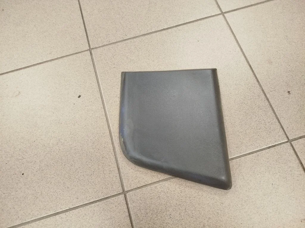 Moldingas ant galinio sparno
