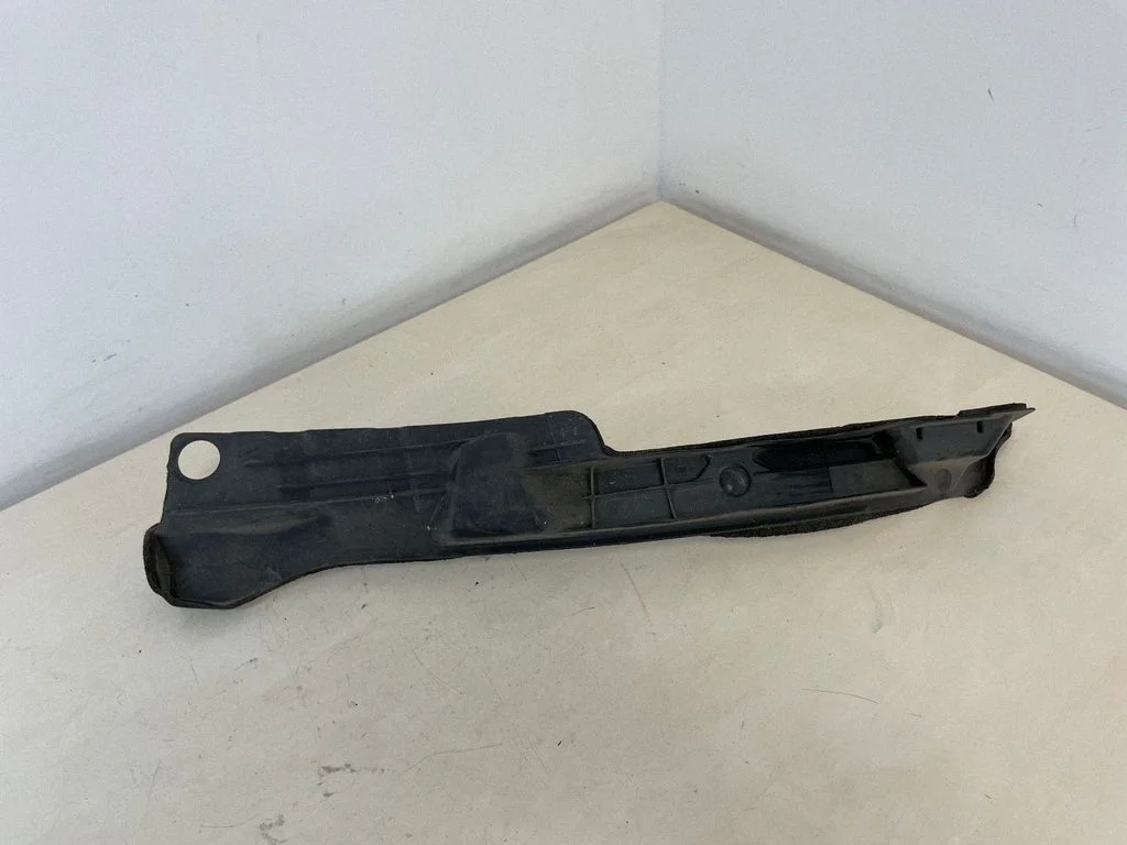Fender end trim – Toyota Avensis T250 (2006-2009)
