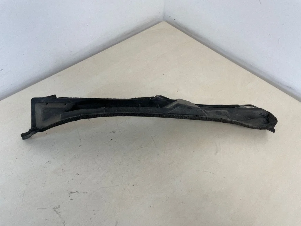 Fender end trim – Toyota Avensis T250 (2006-2009)