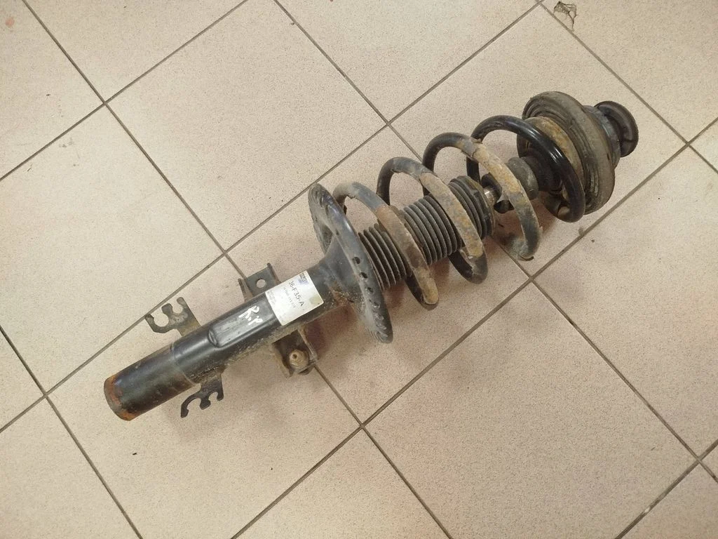 Front shock absorber with coil spring 36F35A