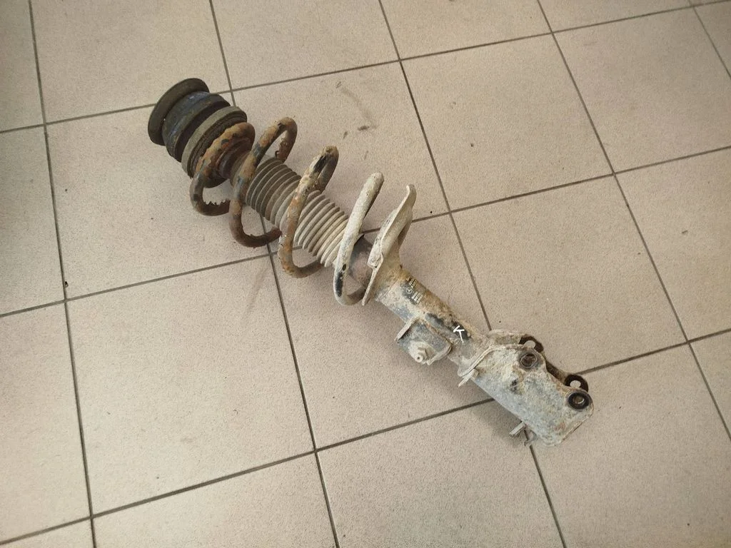 Front shock absorber with coil spring A6393202113