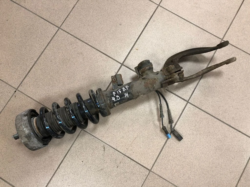 Front shock absorber with coil spring 6863174