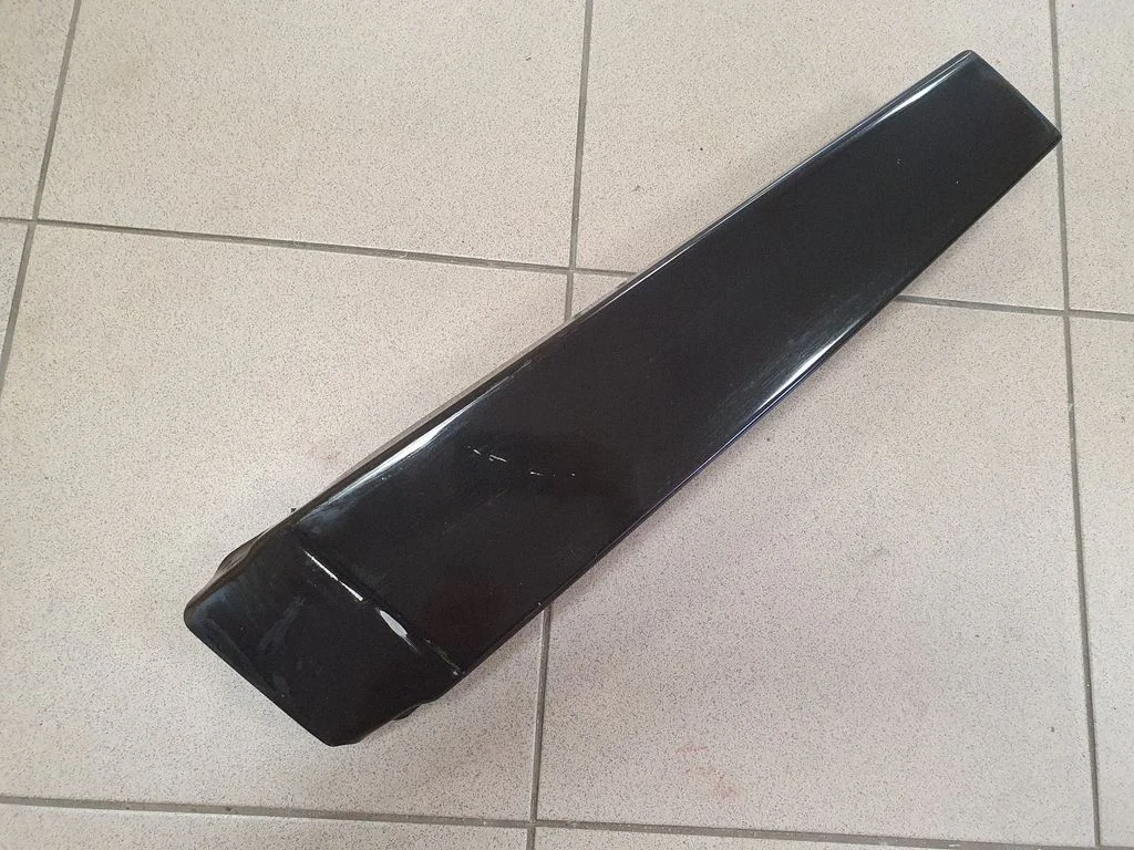 Rear door glass trim molding – left