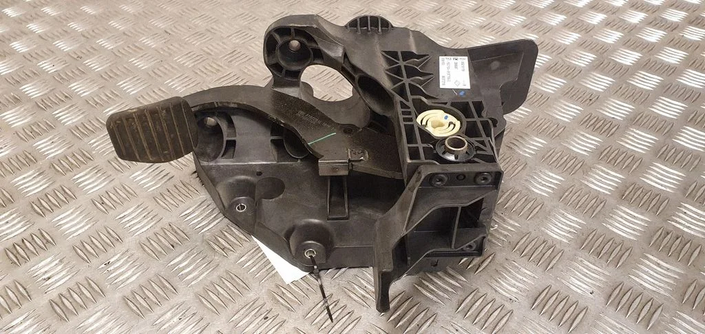 Piduripedaal – Renault Trafic III (X82) (2014-)