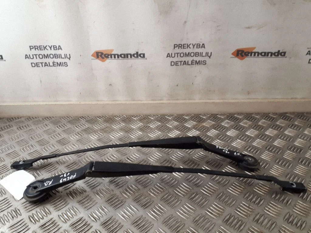 Ramię wycieraczki przedniej – Ford Focus (2010-2017)