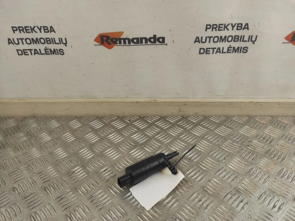 Lukturu apskalošanas šķidruma sūknis 3192996