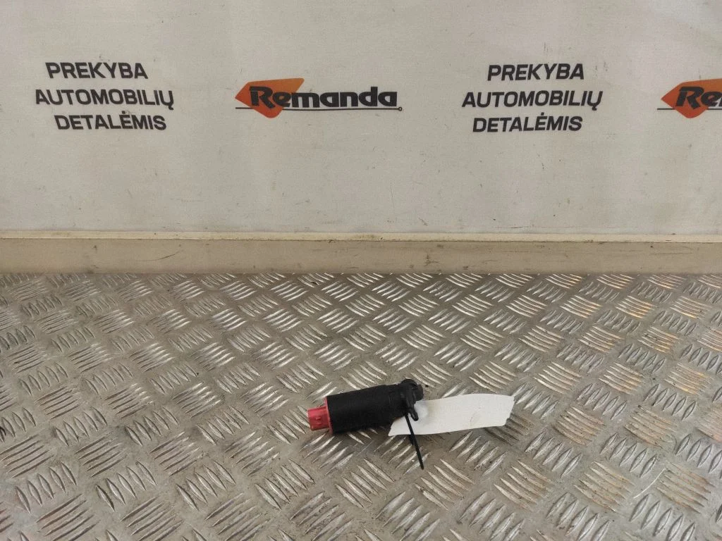 Lukturu apskalošanas šķidruma sūknis