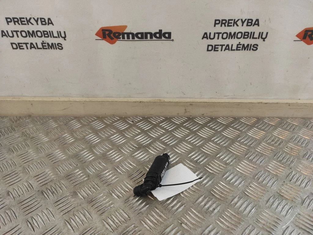 Lukturu apskalošanas šķidruma sūknis