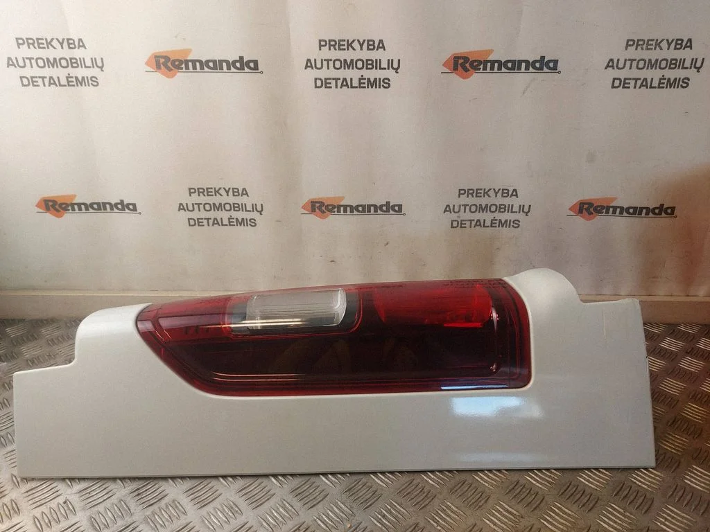 Lampa tylna w błotniku 93450956