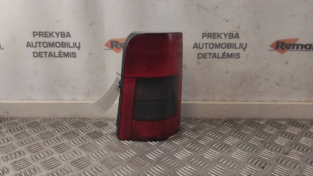 Aizmugurējais lukturis virsbūvē 9625292180