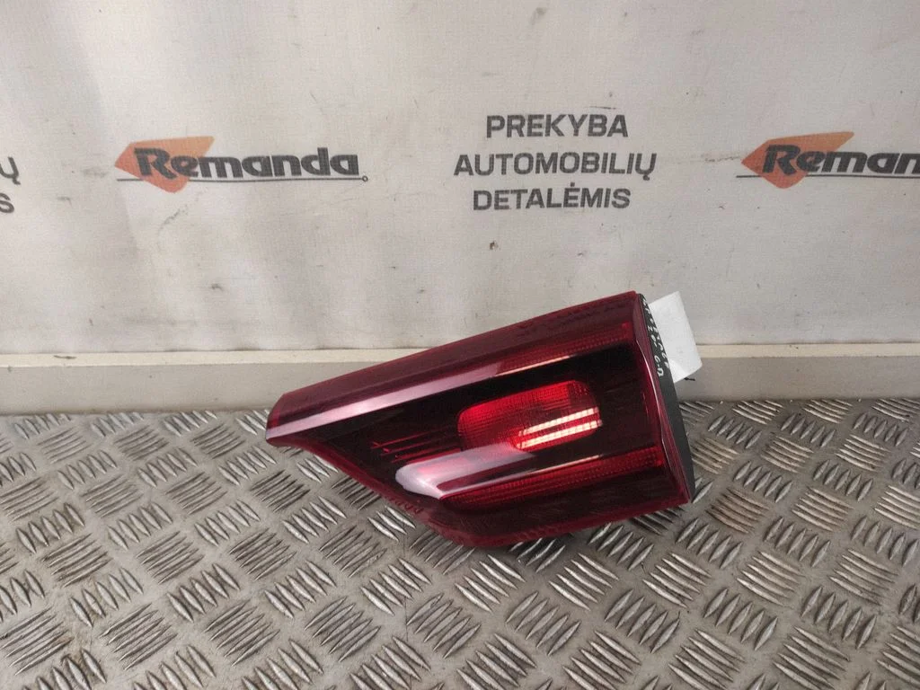 Aizmugurējais lukturis bagāžnieka vākā 92406F1501