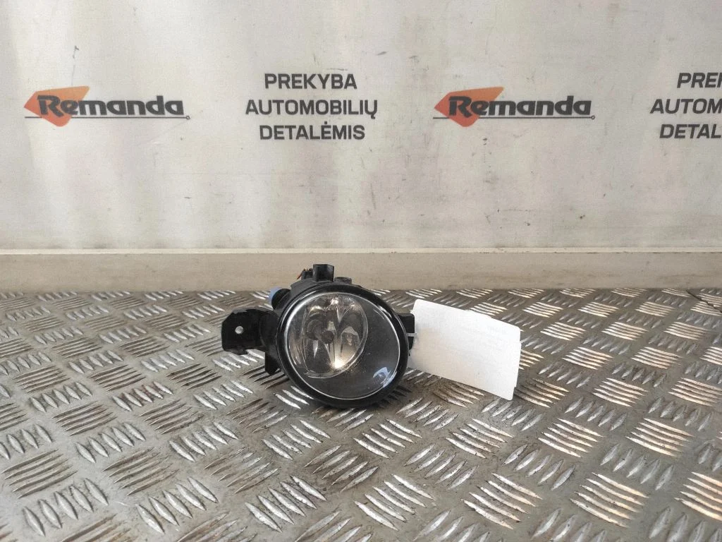 Priešrūkinis žibintas priekyje