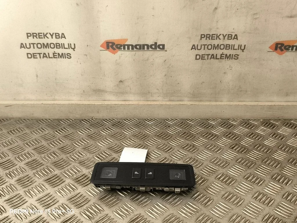 Aizmugurējo sēdvietu apgaismojuma lukturis 2GA947290A