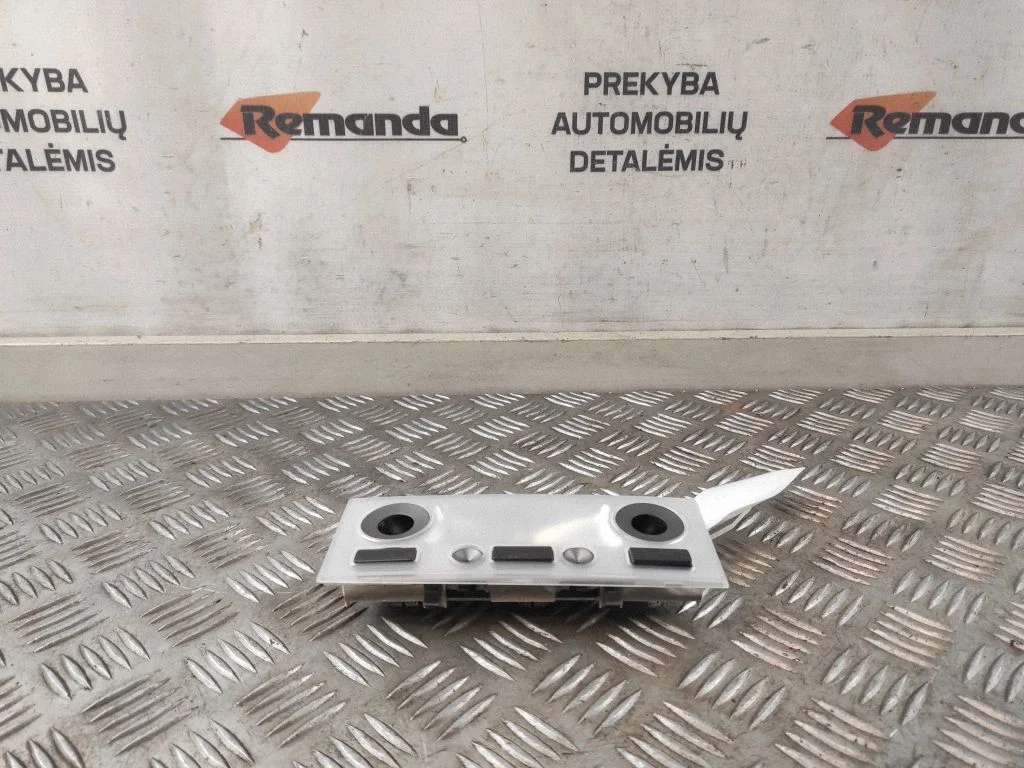 Aizmugurējo sēdvietu apgaismojuma lukturis 6962054