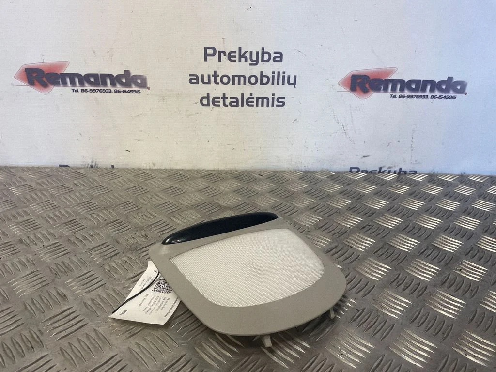 Aizmugurējo sēdvietu apgaismojuma lukturis A1715420123
